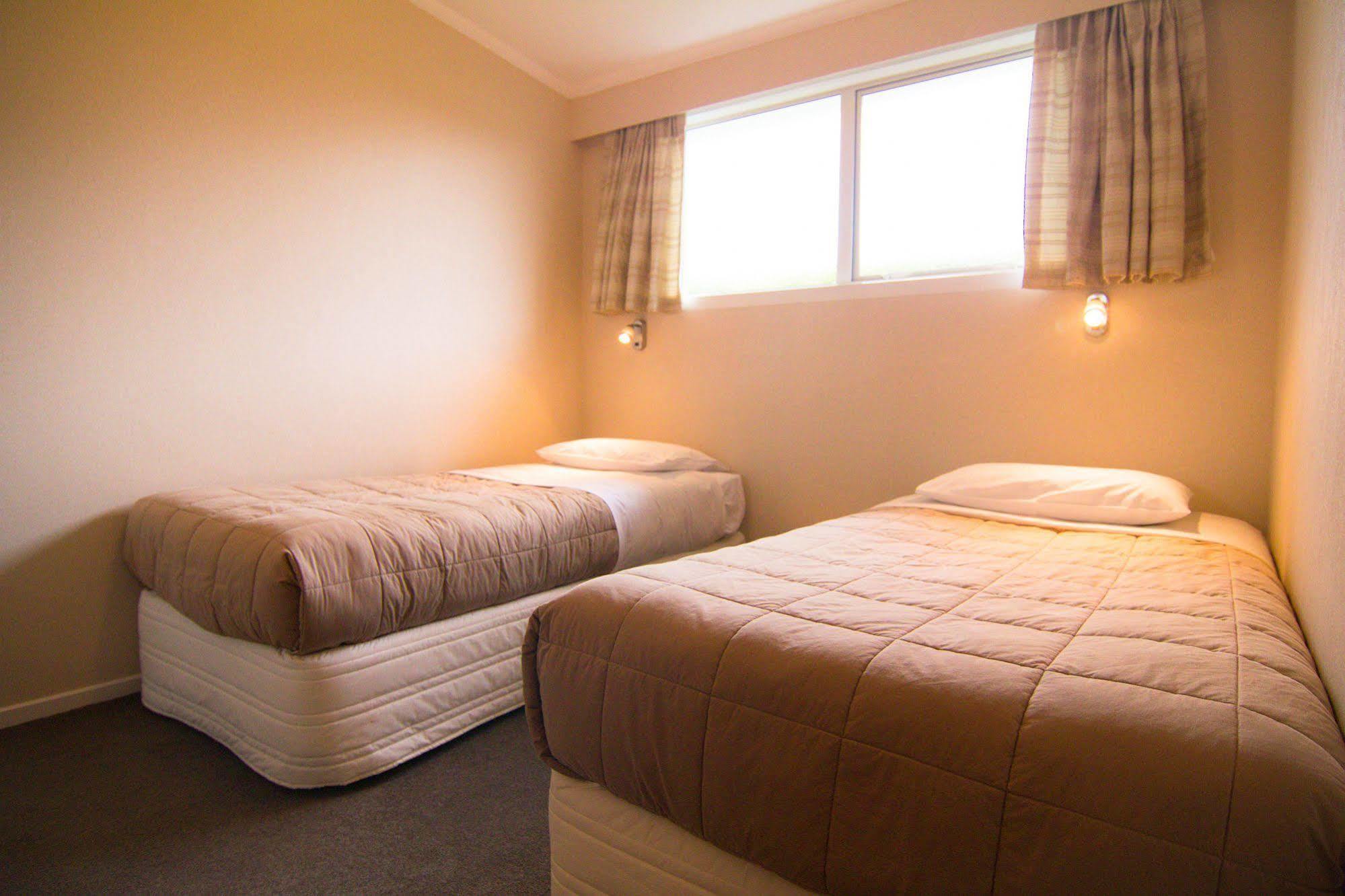 Broadway Lodge Motel Стратфорд Екстериор снимка